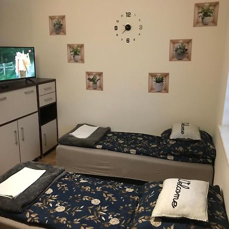 Kris Apartment Kajetany Екстериор снимка