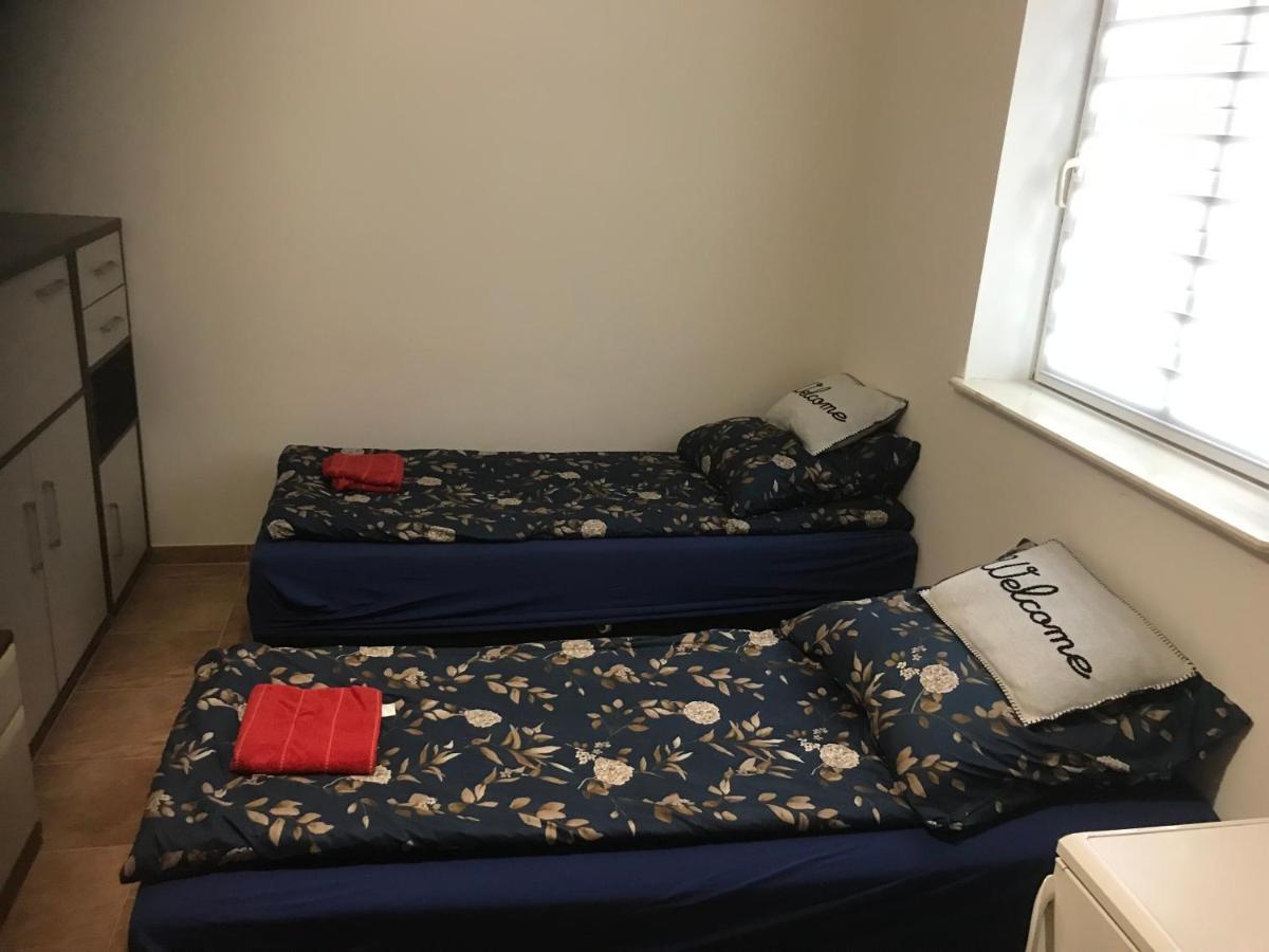Kris Apartment Kajetany Екстериор снимка