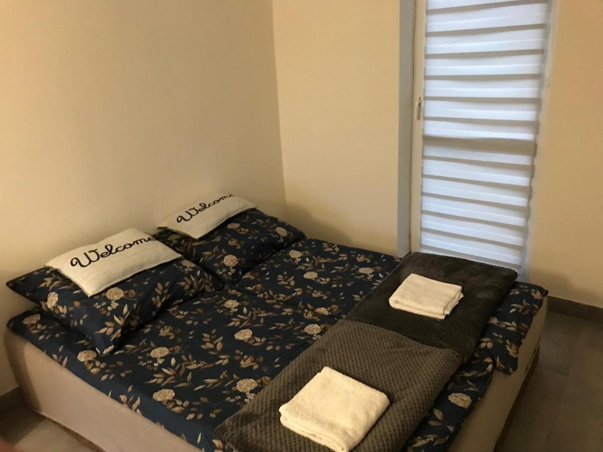 Kris Apartment Kajetany Екстериор снимка