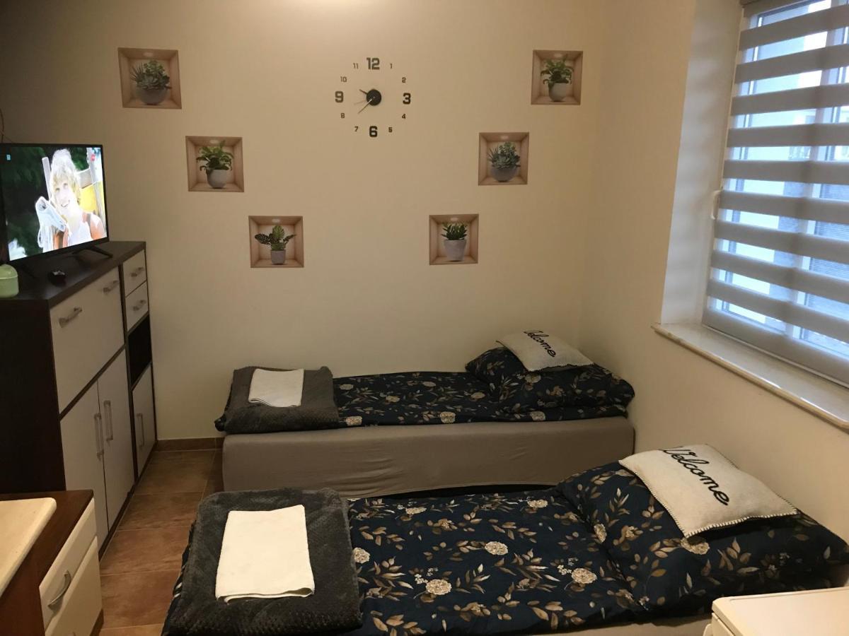 Kris Apartment Kajetany Екстериор снимка