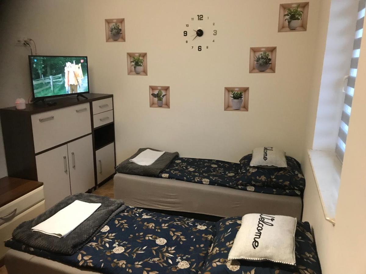 Kris Apartment Kajetany Екстериор снимка